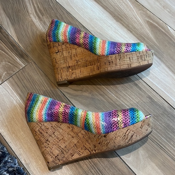 Women’s Nine West Multi-Color 4” Wedge Shoes - Picture 6 of 7